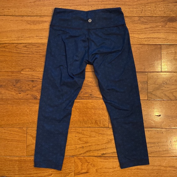 Cropped lululemon leggings - Picture 3 of 4